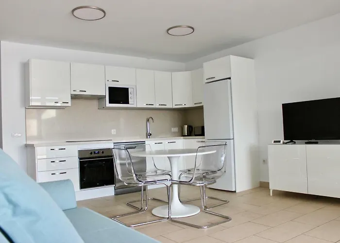 Brilliant 2bdr 포리스 데 아보나